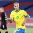 Racismo Brasil x Tunísia: torcida joga banana após gol de Richarlison