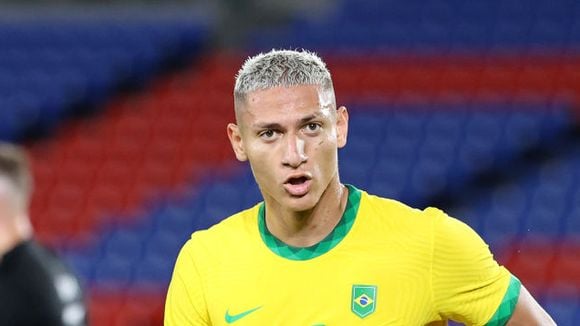 Racismo Brasil x Tunísia: torcida joga banana após gol de Richarlison