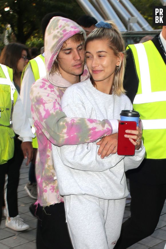 Em junho de 2018, Justin assumiu o namoro com Hailey e no mês seguinte, pediu a mão dela em casamento.