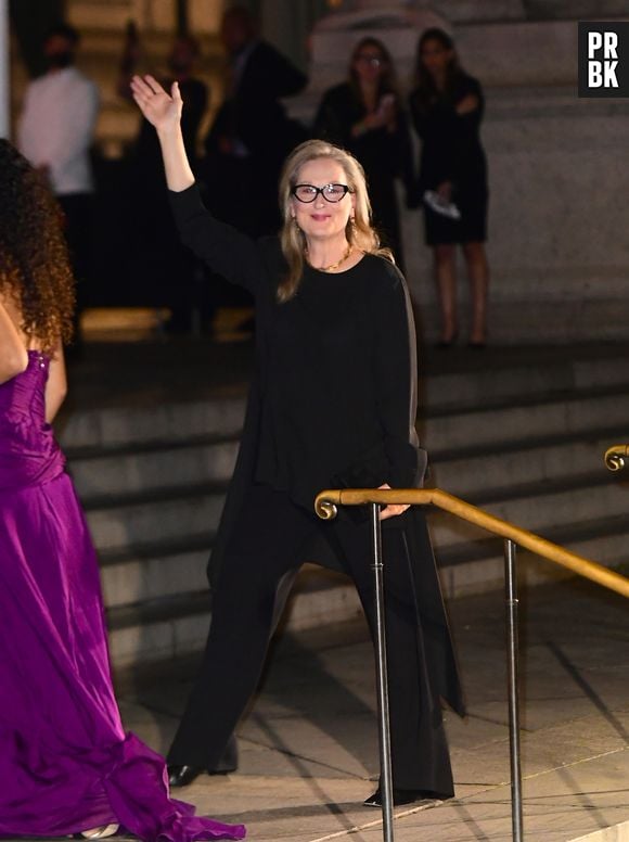 Meryl Streep estava com look all-black em evento