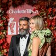  Oscar Isaac e Elvira Lind em evento da Clooney Foundation 