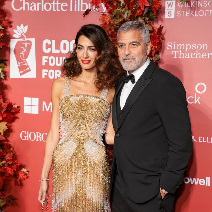 George e  Amal Clooney, que estava de vestido do Atelier Versace 
