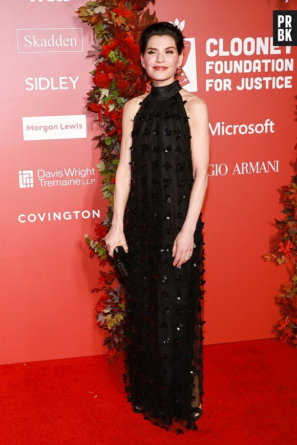 Julianna Margulies foi mais uma famosa de preto