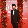 Dominic Cooper em evento de George Clooney