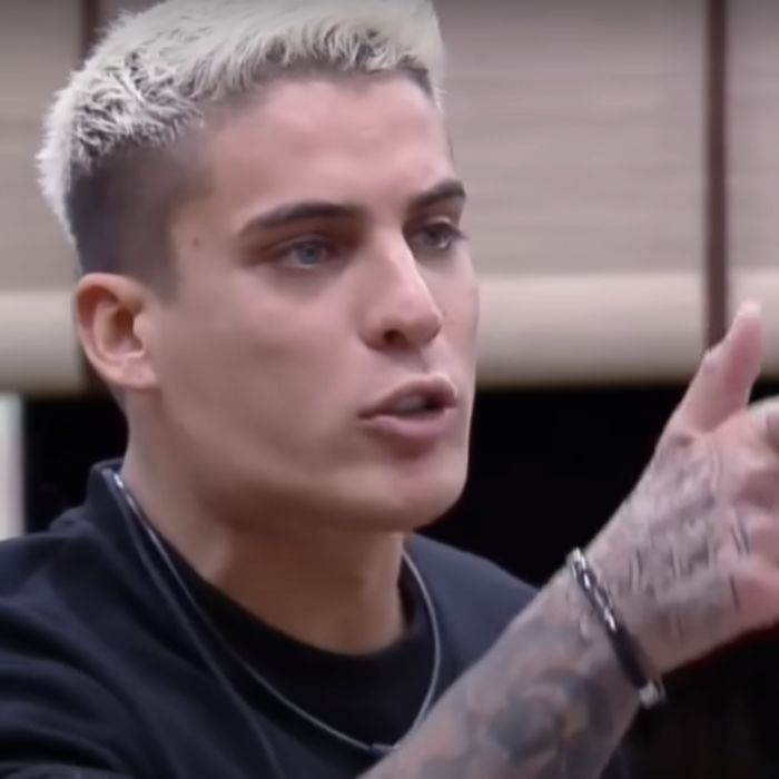 &quot;A Fazenda 14&quot;: Tiago Ramos é o mais votado pela casa, graças ao poder da chama de Iran  Malfitano,  e vai para a terceira Roça do reality