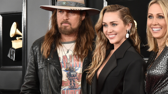 Miley Cyrus brigou com Billy Ray após separação dos pais? Saiba tudo