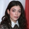 Cantora Lorde aparece com espinhas em premiação e chama atenção