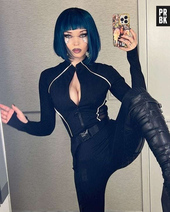 Dove Cameron também mostrou look de Halloween no Instagram