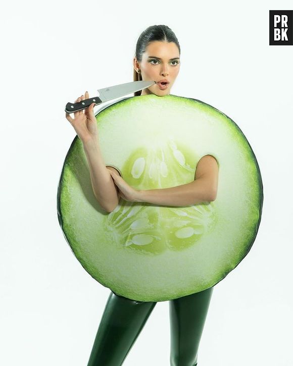 Kendall Jenner também apostou em fantasia de pepino em outro look