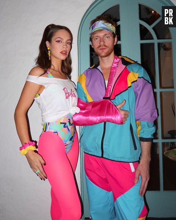 Claudia Sulewski e Finneas foram de Barbie e Ken