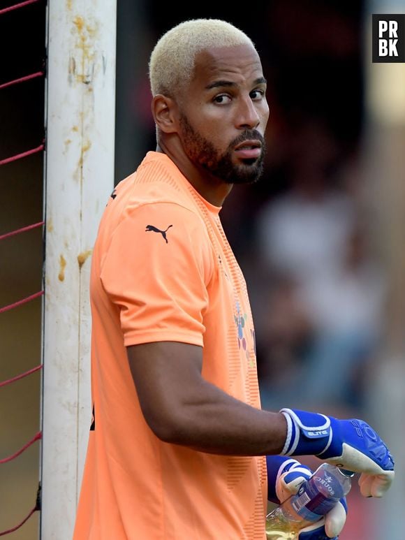 Goleiro da seleção de Camarões Epassy (Abha)