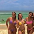 Larissa Manoela curte praia com as amigas