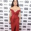 GQ Men Of The Year 2022: Salma Hayek foi com vestido vermelho 