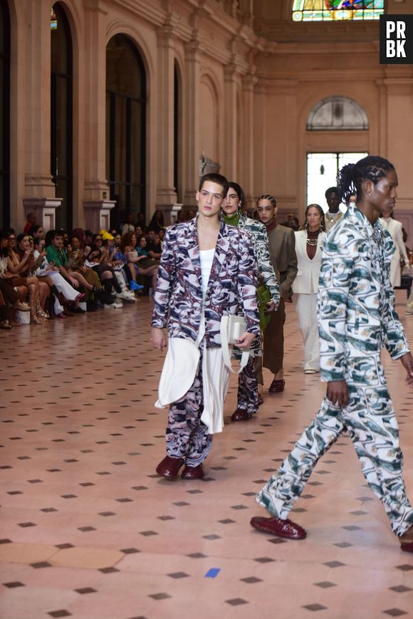 João Guilherme Ávila desfila com moda fluida em estreia na SPFW