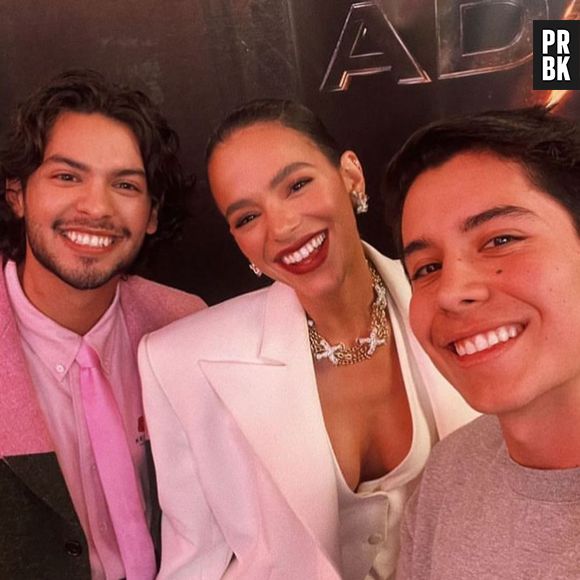 Bruna Marquezine e Xolo Maridueña, protagonistas de "Besouro Azul", levantaram suspeitas de namoro