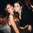Selena Gomez e Hailey Bieber posaram para evento e fandom achou que teria paz