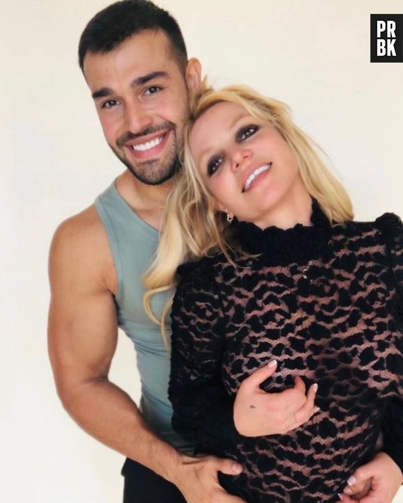 Sam Asghari deixou comentário em foto de Britney Spears, nesta sexta-feira (16), desaprovando nudes da cantora