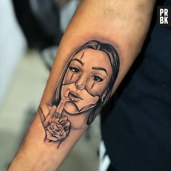 Namorado de Bia Miranda tatuou o rosto da amada no braço