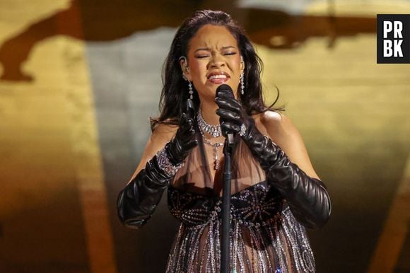 Oscar 2023: Rihanna emocionou com apresentação de "Lift me Up"