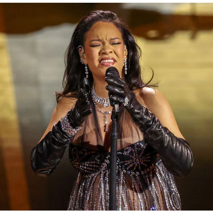Oscar 2023: Rihanna emocionou com apresentação de &quot;Lift me Up&quot;