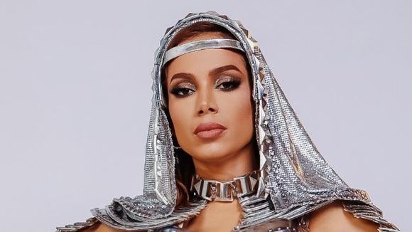 Anitta está livre! Após polêmicas, cantora rompe contrato com a Warner Music