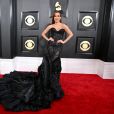 Anitta disparou críticas contra a Warner Music Group e fãs manifestaram pela saída da cantora na gravadora