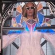 Beyoncé usou vestido que se transforma e muda de cor em show da turnê Renaissance