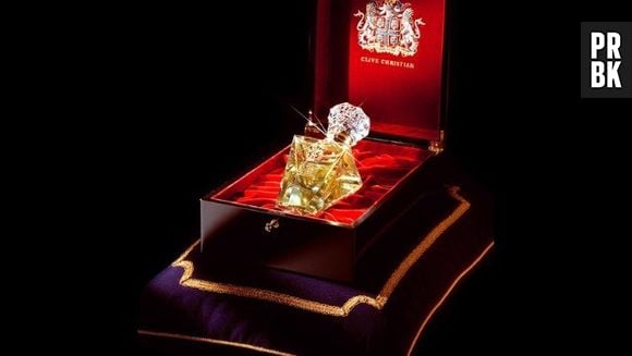 O Clive Christian's Imperial Majesty é o único perfume que pode usar a imagem da coroa real britânica