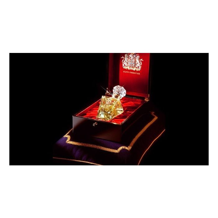   O Clive Christian&#039;s Imperial Majesty é o único perfume que pode usar a imagem da coroa real britânica  