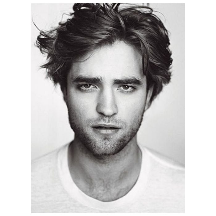  Robert Pattinson (&quot;Crep&amp;uacute;sculo&quot;) poupa palavras. S&amp;oacute; de olhar pra esse rostinho lindo, os f&amp;atilde;s de &quot;A Bela e a Fera&quot; j&amp;aacute; entendem o recado! 
