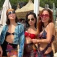 Anitta, Jade Picon e Juliette estão usando lindas tendências de beachwear durante verão europeu