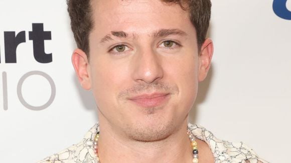 Socorro! Charlie Puth já parou no meio do sexo por motivo inusitado