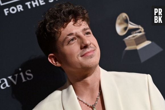 Descubra o motivo que fez Charlie Puth parar no meio do sexo