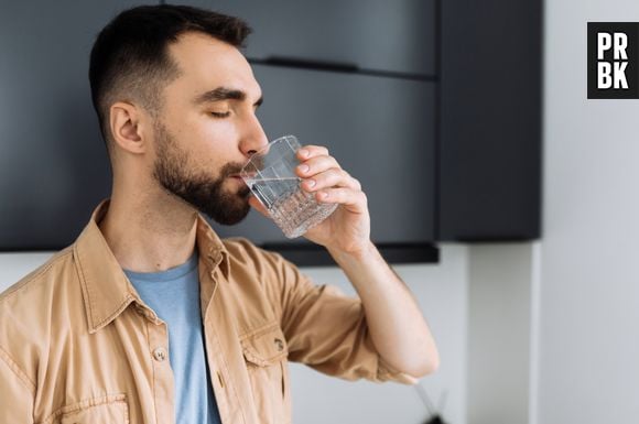 Beber água é muito importante para manter o corpo funcionando