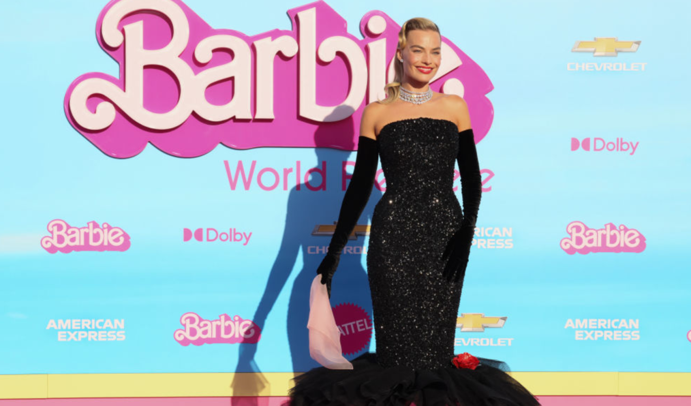 Roupa da Barbie: 40 looks cor de rosa usados por Margot Robbie