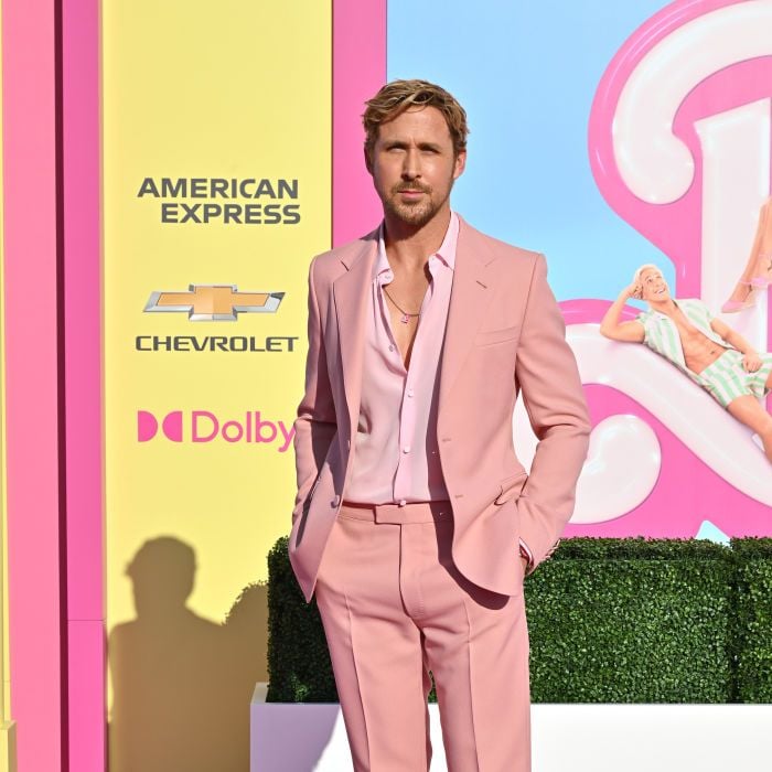 Ryan Gosling foi de rosa da cabeça aos pés