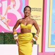  Karrueche Tran inovou com vestido amarelo na première de "Barbie" 