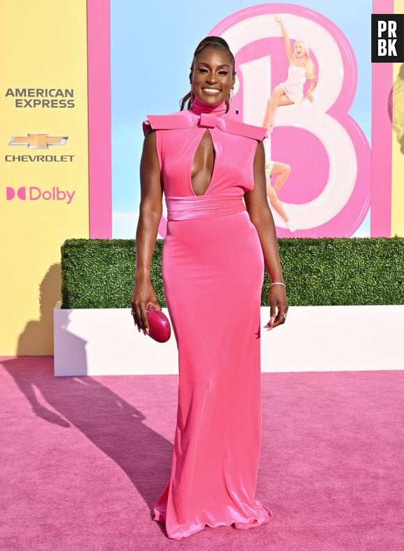 Issa Rae apostou no clássico vestido rosa bem barbie