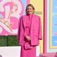 A diretora de "Barbie", Greta Gerwig, usou um conjuntinho todo rosa pink     