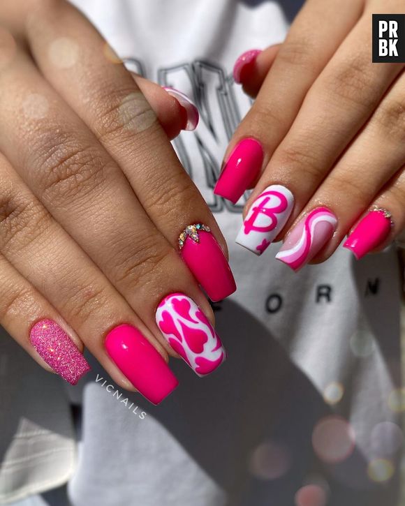 Decore suas unhas com desenhos inspirados na "Barbie"