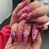 A nail art 3D é perfeita para quem quer chegar causando na sessão de "Barbie"