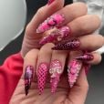 A nail art 3D é perfeita para quem quer chegar causando na sessão de "Barbie"