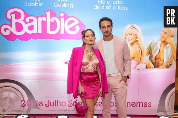 Larissa Manoela compareceu à pré-estreia de "Barbie" ao lado de André Luiz Frambach