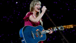 Taylor Swift canta suposta música sobre Kanye West e reação inusitada viraliza. Vídeo!