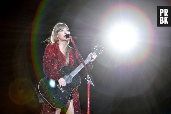 Taylor Swift cantou a música "This Is Why We Can't Have Nice Things" e caiu na gargalhada