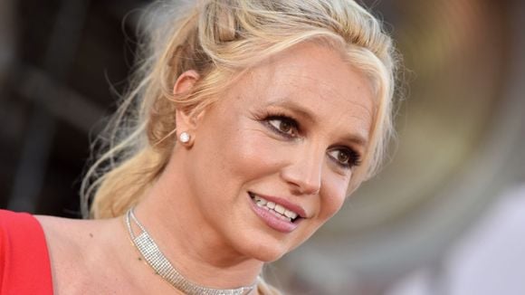 Britney Spears dança só de calcinha, quase mostra demais e saúde mental preocupa