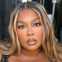 Lizzo se pronuncia após denúncias bombásticas e nega tudo: "Sei que não sou a vilã"