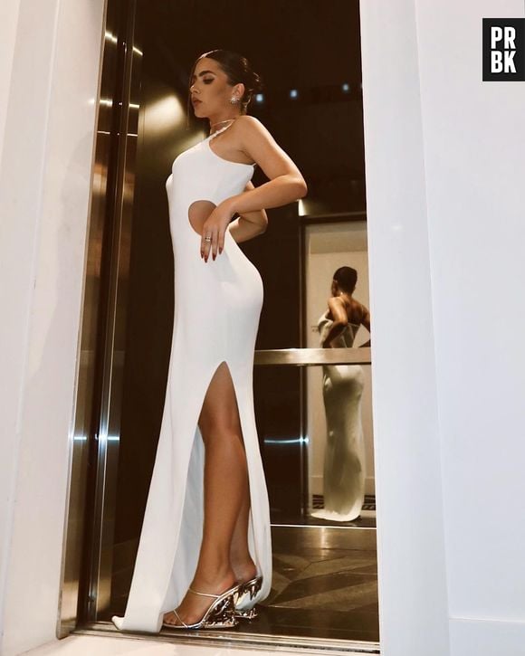 Jade Picon usou um vestido branco super elegante