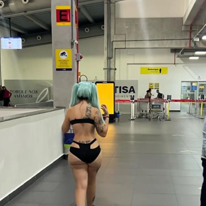 Influencer tenta embarcar só de roupas íntimas, é proibida e reclama em vídeo