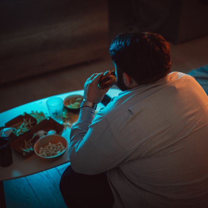 Estudos mostram que quem costuma comer mais tarde sente mais fome